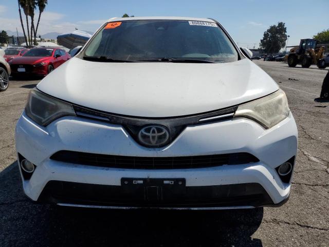 JTMWFREV2HJ718284 - 2017 TOYOTA RAV4 XLE WHITE photo 5