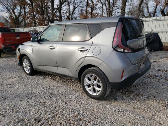 KNDJ23AU8P7876785 - 2023 KIA SOUL LX GRAY photo 2