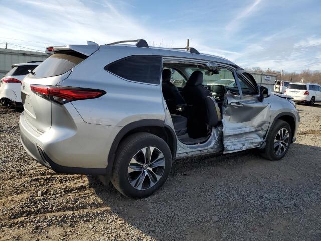 5TDHZRBH2MS114830 - 2021 TOYOTA HIGHLANDER XLE GRAY photo 3