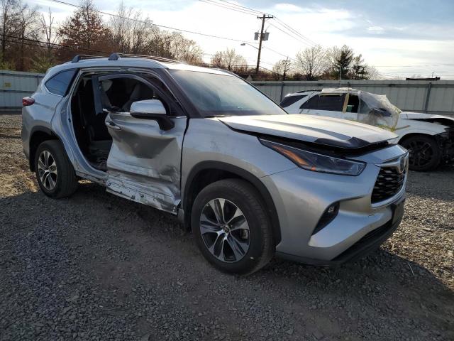 5TDHZRBH2MS114830 - 2021 TOYOTA HIGHLANDER XLE GRAY photo 4
