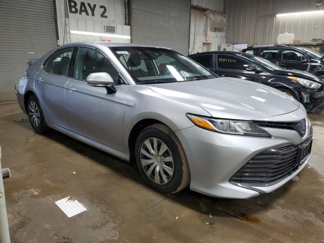 4T1B31HK1KU511753 - 2019 TOYOTA CAMRY LE SILVER photo 4