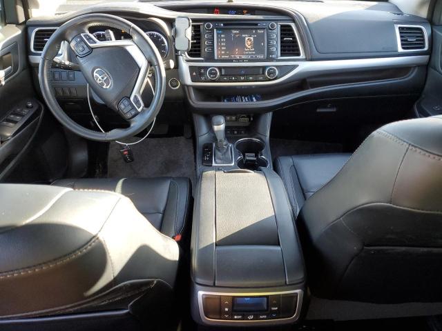 5TDJZRFHXHS423043 - 2017 TOYOTA HIGHLANDER SE SILVER photo 8