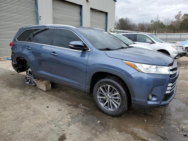 5TDKZRFH0HS197583 - 2017 TOYOTA HIGHLANDER SE BLUE photo 4