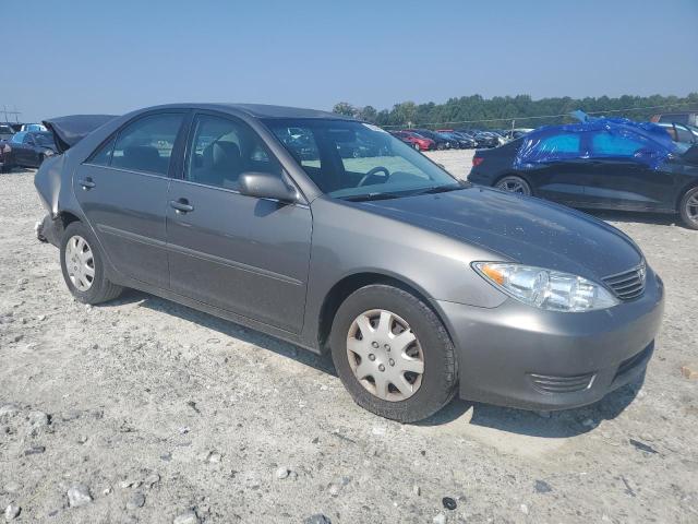 4T1BE30KX5U513586 - 2005 TOYOTA CAMRY LE BROWN photo 4