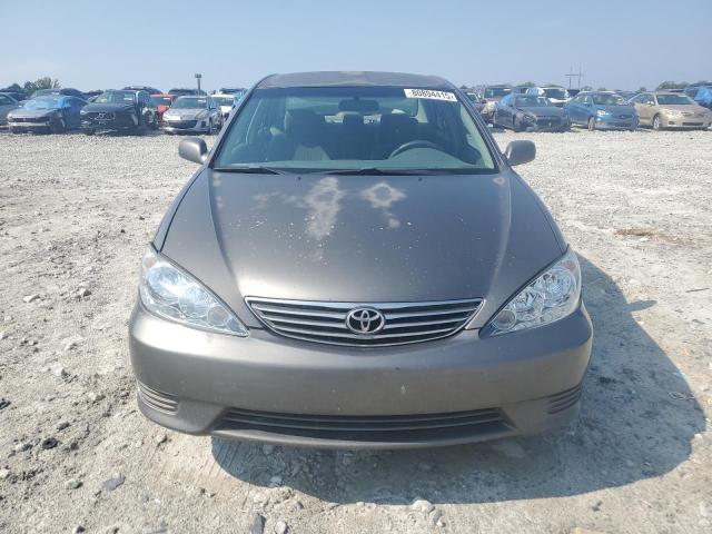 4T1BE30KX5U513586 - 2005 TOYOTA CAMRY LE BROWN photo 5