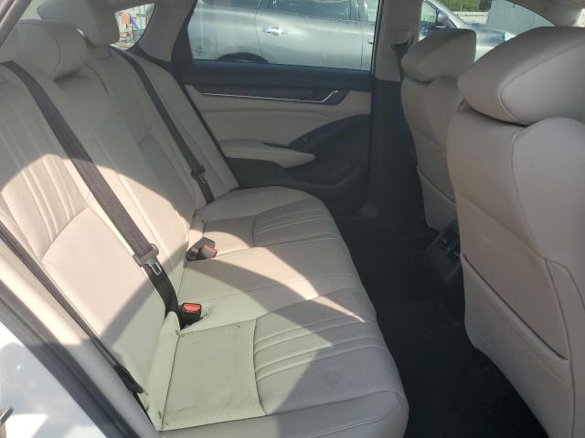 1HGCV2F98KA003923 - 2019 HONDA ACCORD TOURING WHITE photo 10