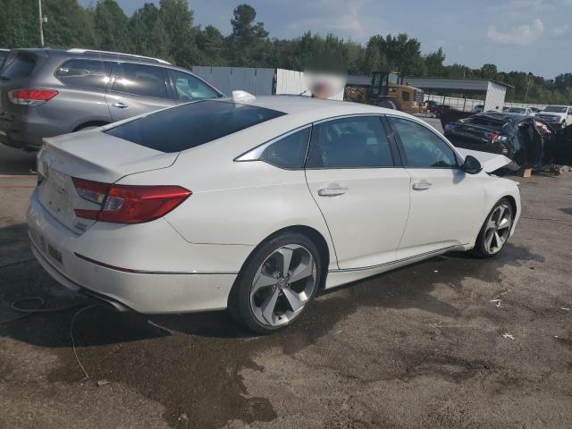 1HGCV2F98KA003923 - 2019 HONDA ACCORD TOURING WHITE photo 3