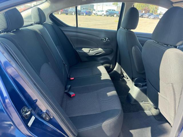 3N1CN7AP2JL811082 - 2018 NISSAN VERSA S Blau Foto 6