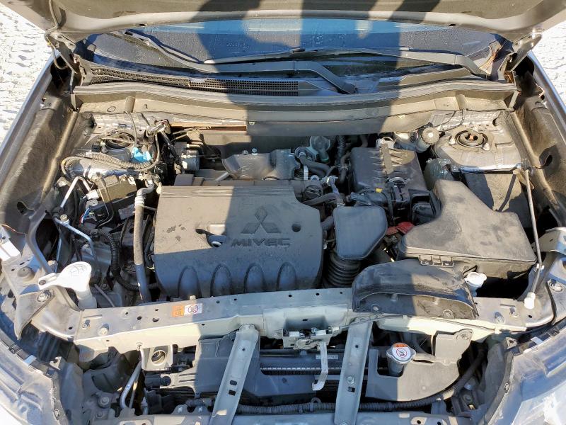 JA4AZ3A38JZ012750 - 2018 MITSUBISHI OUTLANDER SE GRAY photo 11