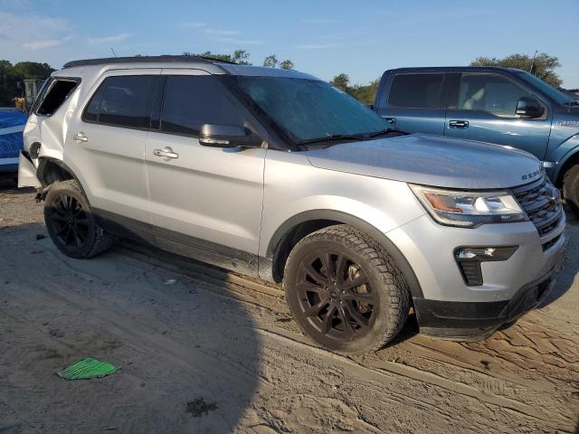 1FM5K7DH2JGC39000 - 2018 FORD EXPLORER XLT Argent photo 4