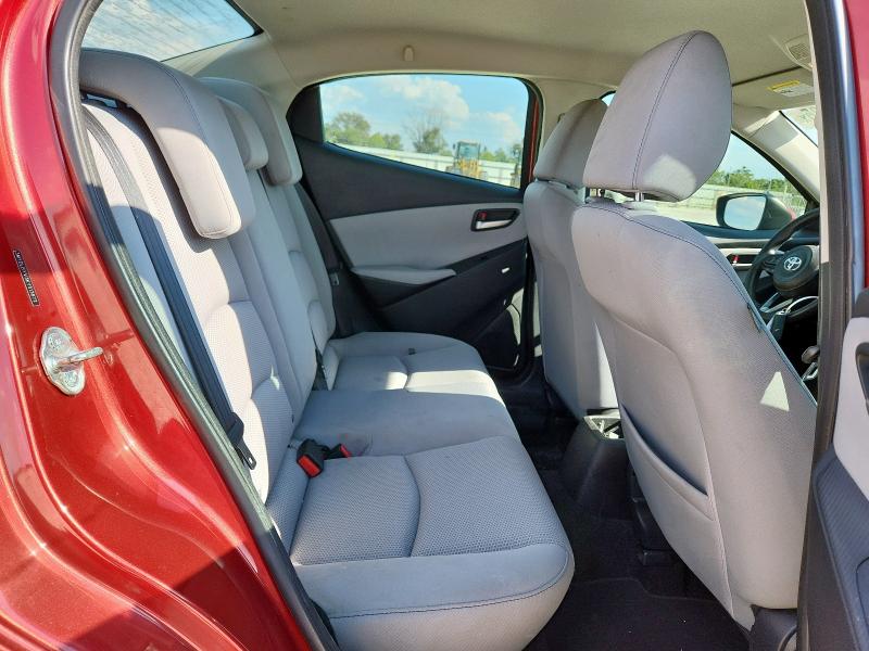 3MYDLBYV3KY513872 - 2019 TOYOTA YARIS L RED photo 10