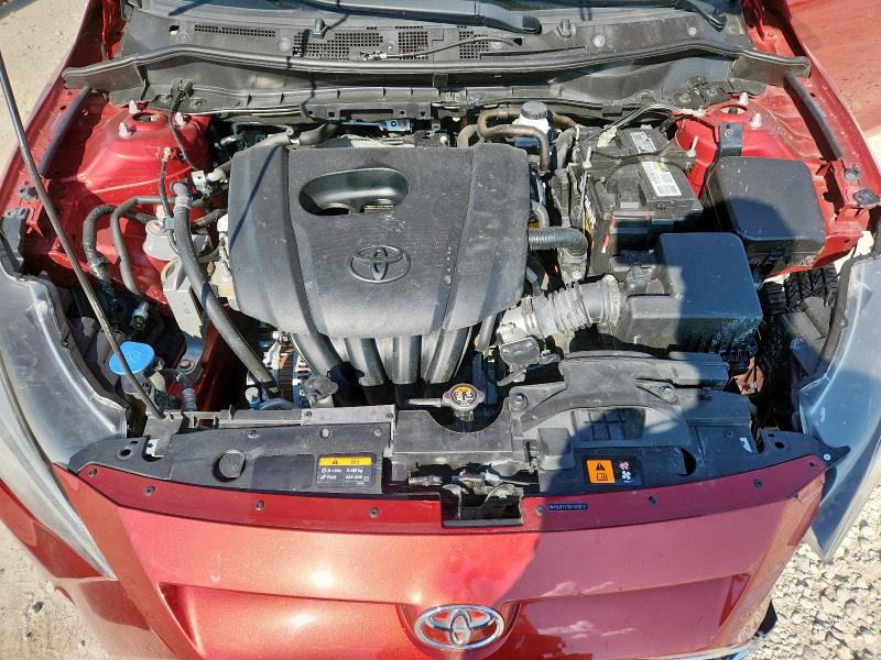 3MYDLBYV3KY513872 - 2019 TOYOTA YARIS L RED photo 11