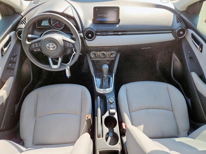 3MYDLBYV3KY513872 - 2019 TOYOTA YARIS L RED photo 8