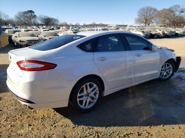 3FA6P0H71FR177386 - 2015 FORD FUSION SE WHITE photo 3