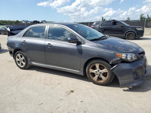 5YFBU4EE4DP221332 - 2013 TOYOTA COROLLA BASE رمادي صورة 4