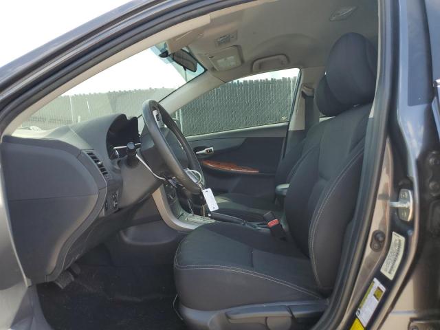 5YFBU4EE4DP221332 - 2013 TOYOTA COROLLA BASE رمادي صورة 7