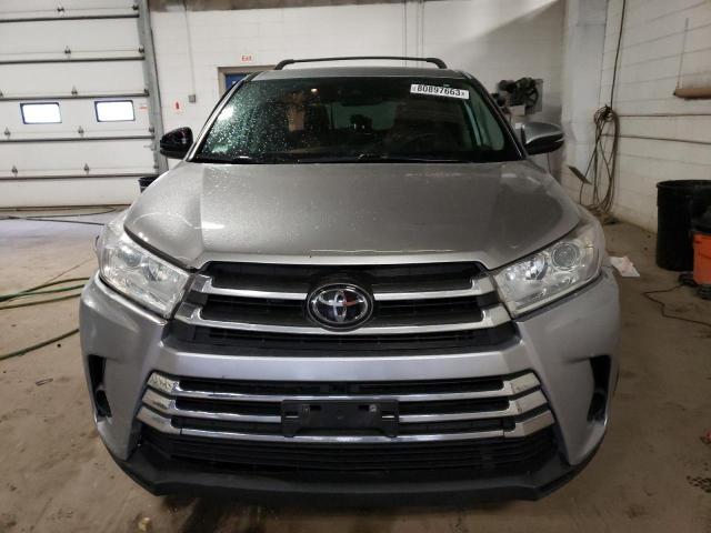 5TDBZRFH5JS853914 - 2018 TOYOTA HIGHLANDER LE GRAY photo 5