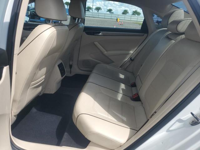 1VWGT7A32HC063468 - 2017 VOLKSWAGEN PASSAT SE 白色 照片 10