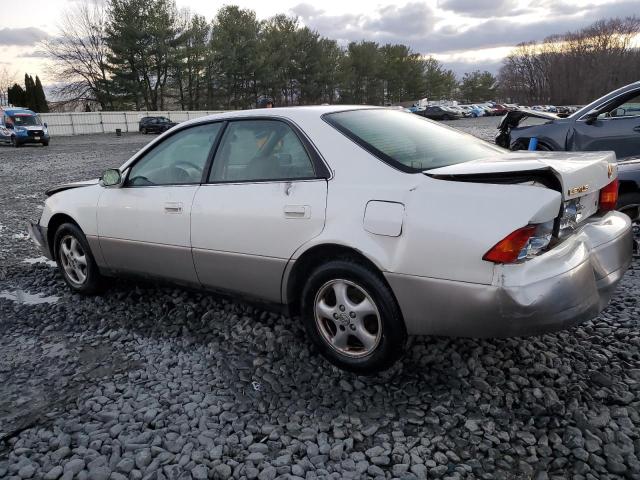 JT8BF22G0V0061240 - 1997 LEXUS ES 300 WHITE photo 2