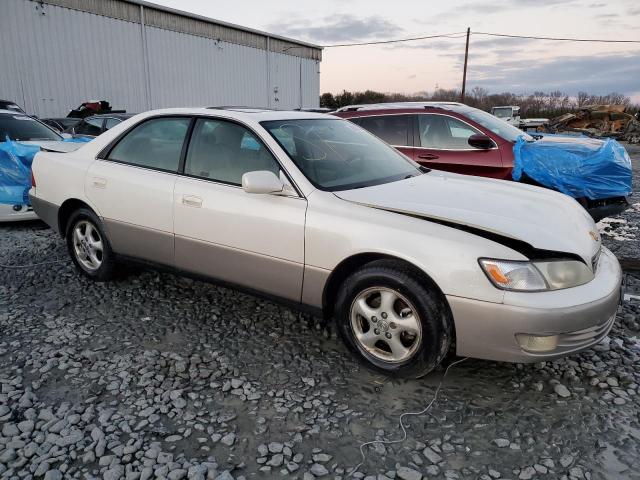 JT8BF22G0V0061240 - 1997 LEXUS ES 300 WHITE photo 4