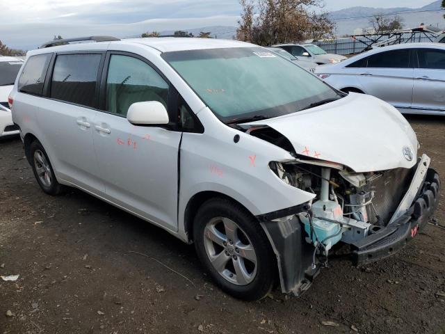 5TDKK3DC0DS388472 - 2013 TOYOTA SIENNA LE WHITE photo 4