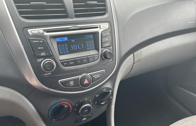 KMHCT4AE5HU333302 - 2017 HYUNDAI ACCENT SE SILVER photo 11