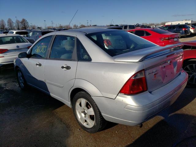 1FAHP34N66W138773 - 2006 FORD FOCUS ZX4 SILVER photo 2