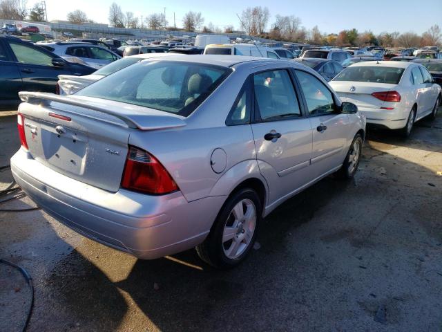 1FAHP34N66W138773 - 2006 FORD FOCUS ZX4 SILVER photo 3