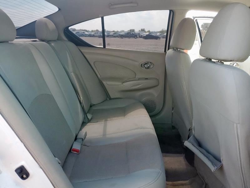 3N1CN7APXFL821009 - 2015 NISSAN VERSA S WHITE photo 10