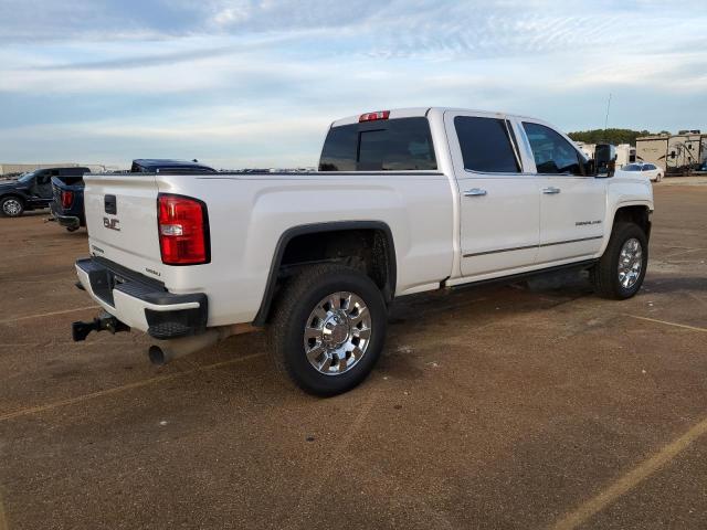 1GT12UEY5JF223069 - 2018 GMC SIERRA K2500 DENALI WHITE photo 3