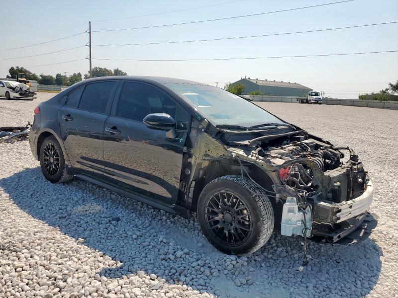 5YFEPMAE6NP296416 - 2022 TOYOTA COROLLA LE 黑色 照片 4