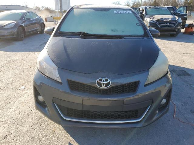 JTDKTUD38DD554736 - 2013 TOYOTA YARIS GRAY photo 5