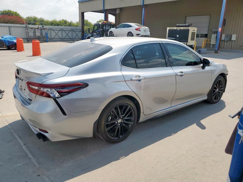 4T1K61AK7PU784009 - 2023 TOYOTA CAMRY XSE SILVER photo 3