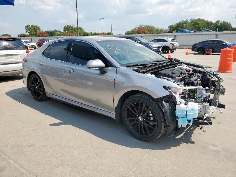 4T1K61AK7PU784009 - 2023 TOYOTA CAMRY XSE SILVER photo 4