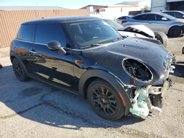 WMWXP5C51G3B77096 - 2016 MINI COOPER BLACK photo 4