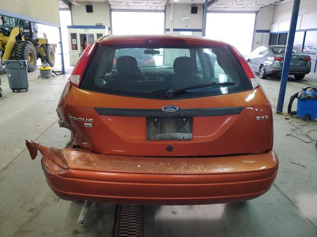 3FAFP37N45R132474 - 2005 FORD FOCUS ZX5 ORANGE photo 6