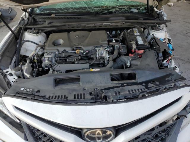 4T1B11HK7JU017000 - 2018 TOYOTA CAMRY L WHITE photo 11