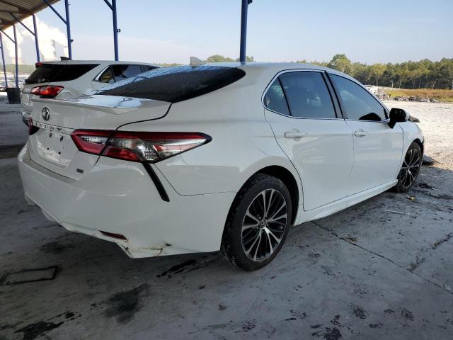 4T1B11HK7JU017000 - 2018 TOYOTA CAMRY L WHITE photo 3