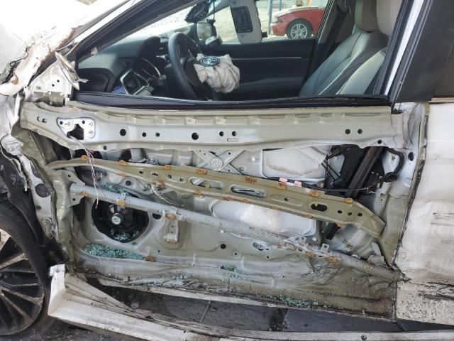 4T1B11HK7JU017000 - 2018 TOYOTA CAMRY L WHITE photo 7