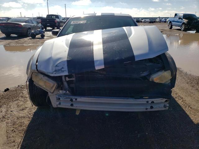 1ZVBP8AM4B5124036 - 2011 FORD MUSTANG SILVER photo 5