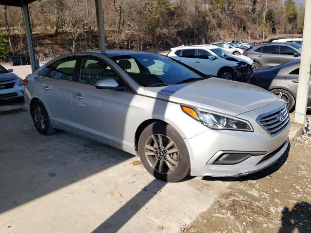 5NPE24AF9HH545011 - 2017 HYUNDAI SONATA SE SILVER photo 4