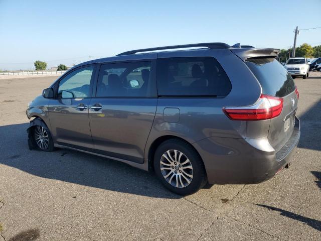 5TDYZ3DC7JS941426 - 2018 TOYOTA SIENNA XLE GRAY photo 2