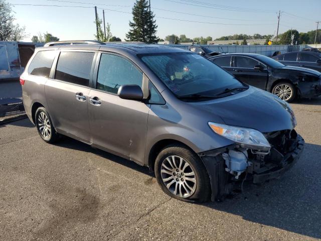 5TDYZ3DC7JS941426 - 2018 TOYOTA SIENNA XLE GRAY photo 4