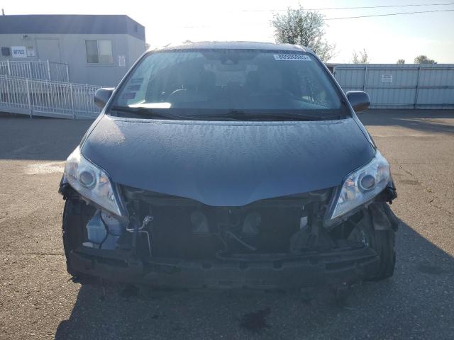 5TDYZ3DC7JS941426 - 2018 TOYOTA SIENNA XLE GRAY photo 5
