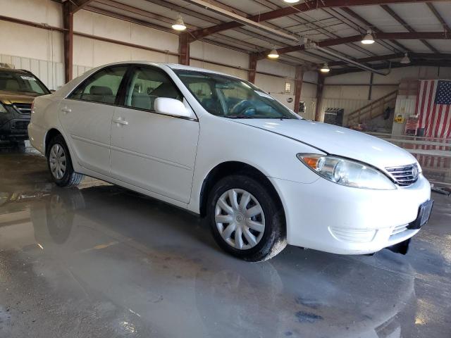 4T1BE32K95U623932 - 2005 TOYOTA CAMRY LE WHITE photo 4