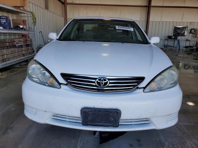 4T1BE32K95U623932 - 2005 TOYOTA CAMRY LE WHITE photo 5