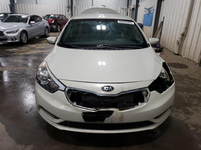 KNAFK4A66F5258966 - 2015 KIA FORTE LX WHITE photo 5