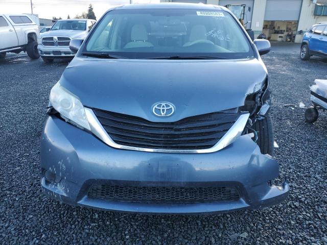 5TDKK3DC1DS379487 - 2013 TOYOTA SIENNA LE BLUE photo 5