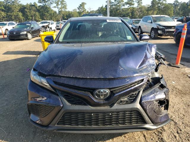 4T1G11AK2NU664734 - 2022 TOYOTA CAMRY SE BLUE photo 5