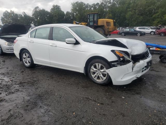 1HGCP25488A065444 - 2008 HONDA ACCORD LXP WHITE photo 4